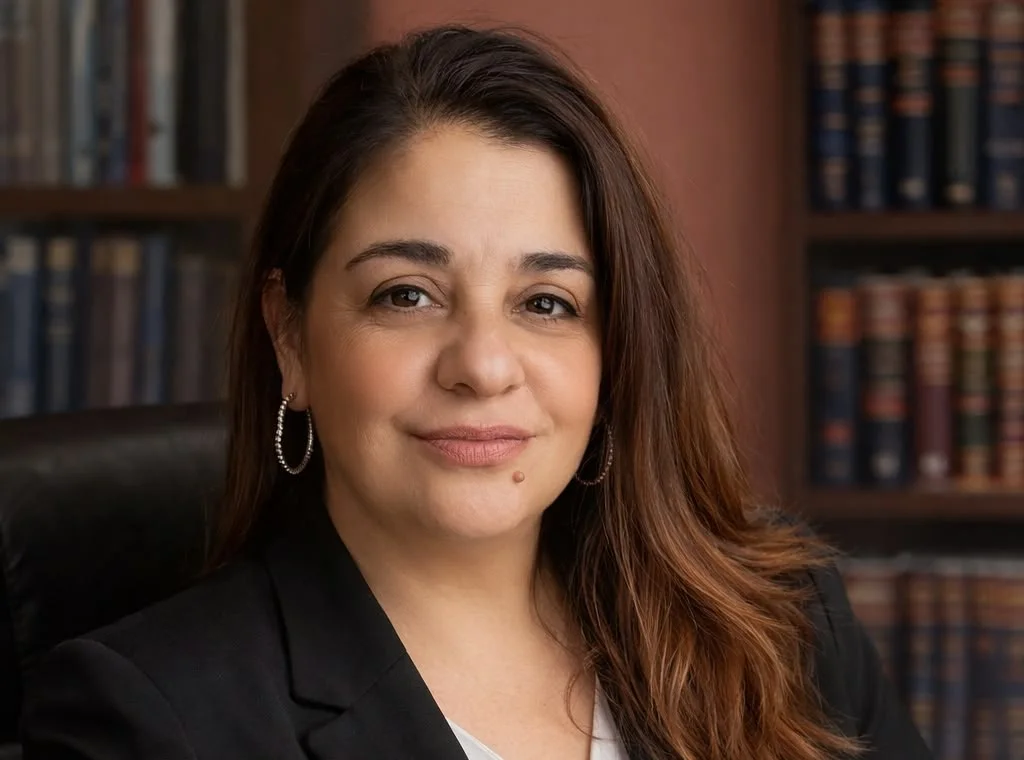 La Dra. Pitoia en su escritorio